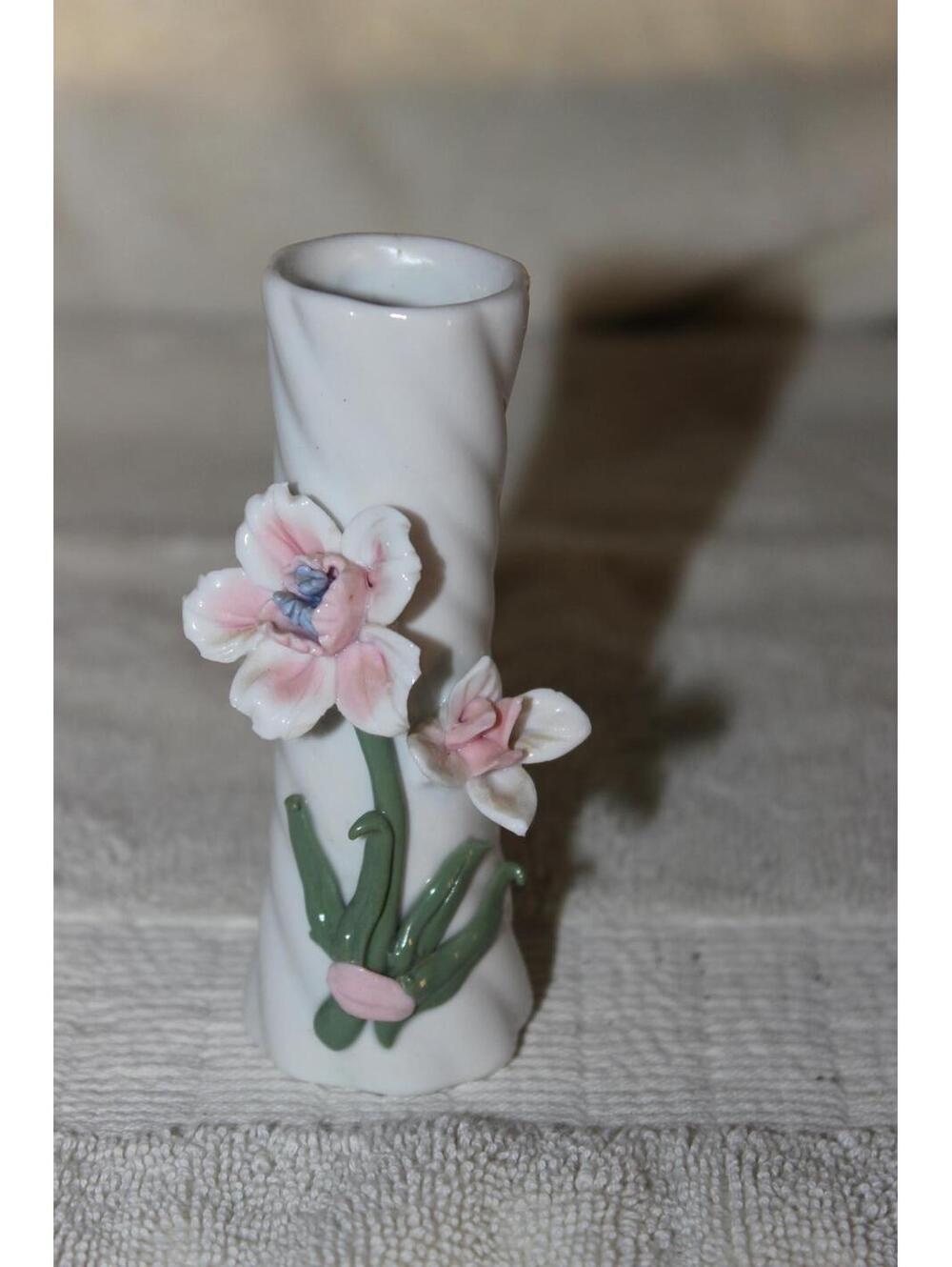 VINTAGE 4 INCH BUD VASE PORCELAIN MADE IN CHINA WHITE 3D FLOWERS